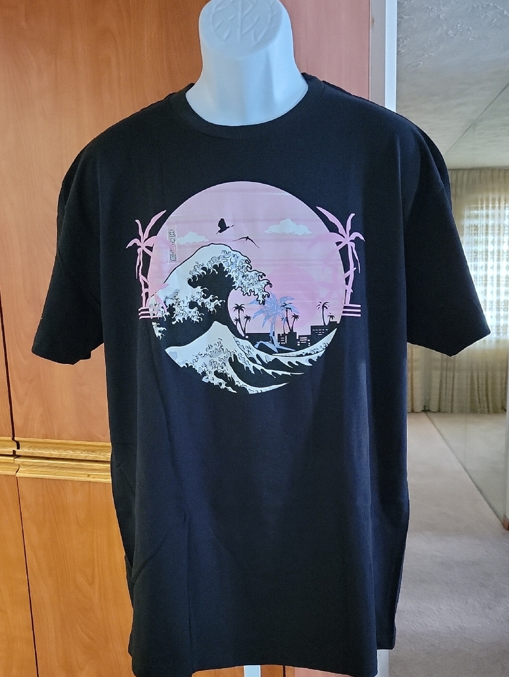CATS OF KYOTO MEN'S BLACK GRSPHIC TEE WITH PINK WAVE DESIGN